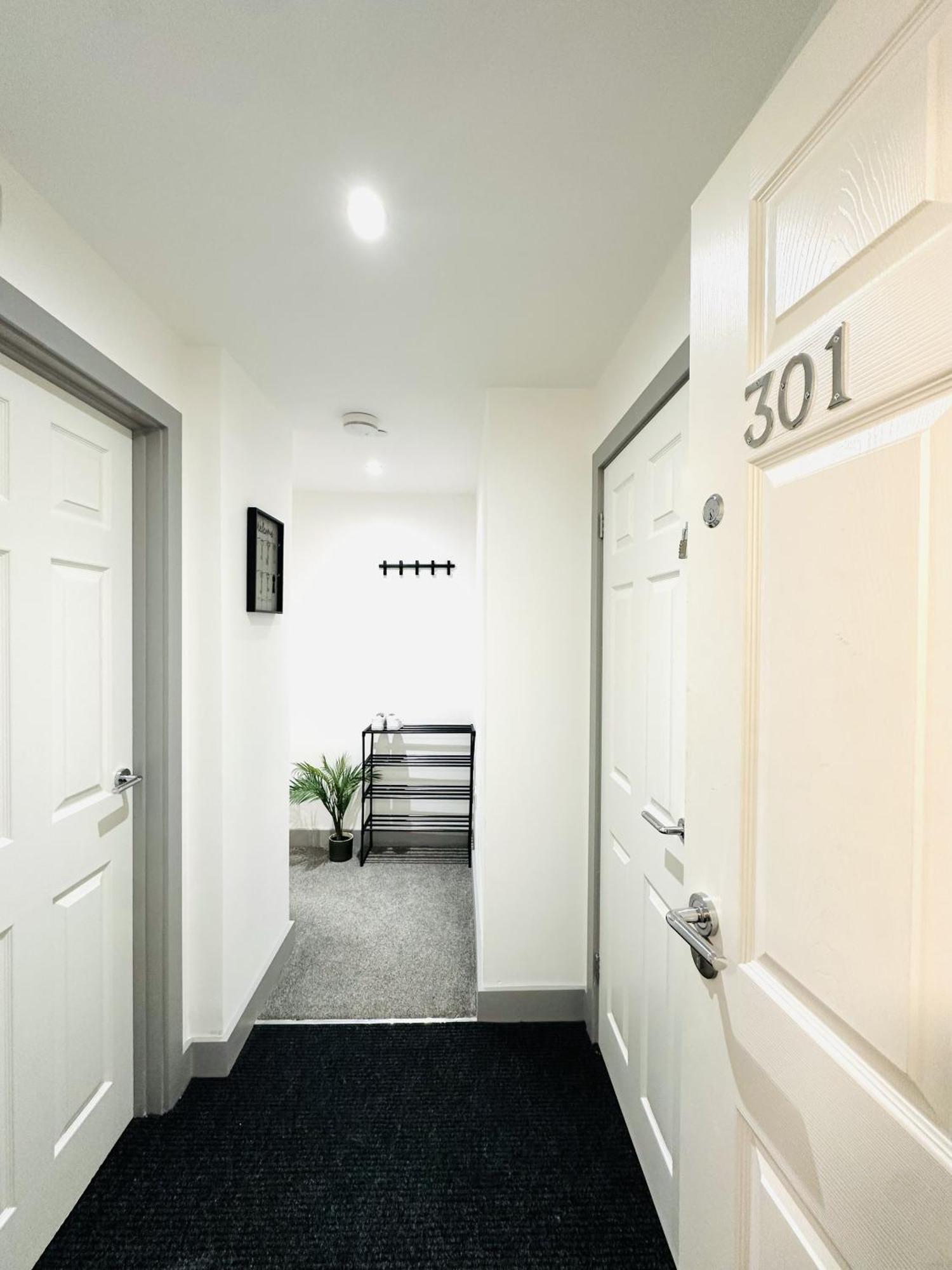 301 Grosvenor House Apartment