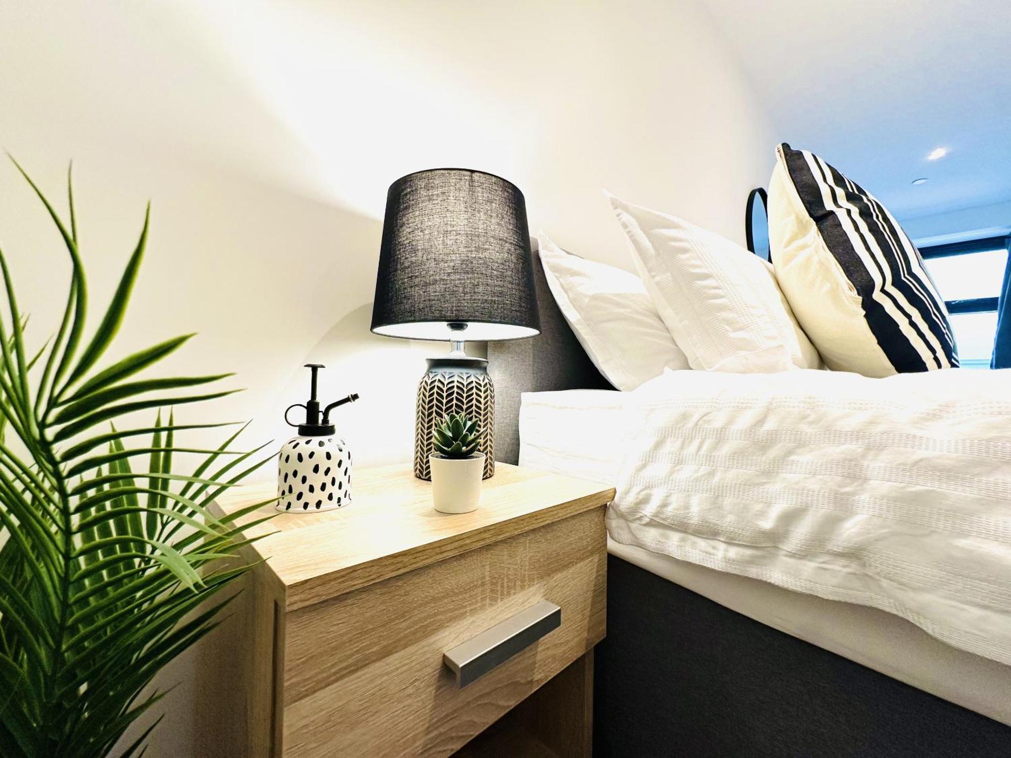 301 Grosvenor House Apartment *
